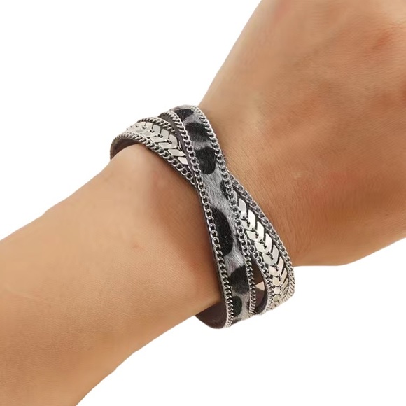 Cheetah Leopard Print Gray Silver Twisted Magnetic Bracelet - Picture 2 of 3